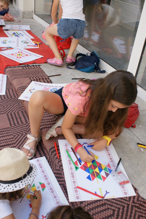 Децата от "Забавно лято" рисуваха шевици и търсиха съкровища в музея