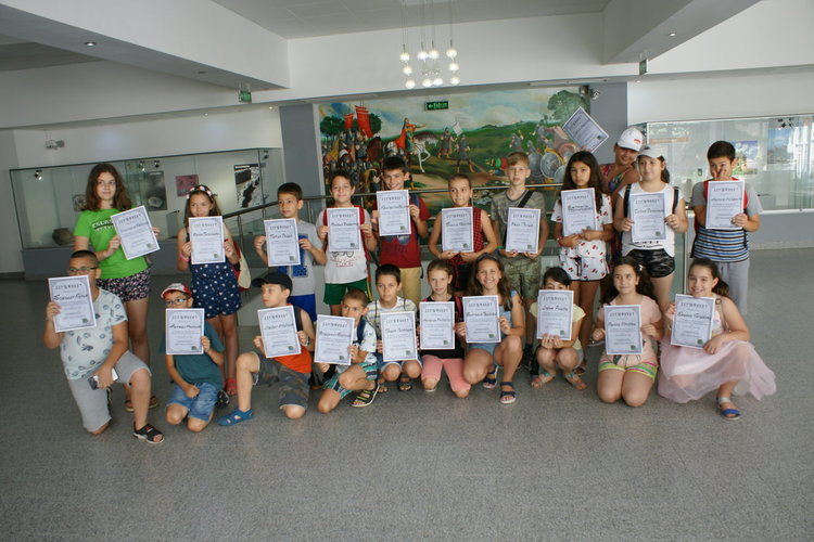 Децата от "Забавно лято" рисуваха шевици и търсиха съкровища в музея