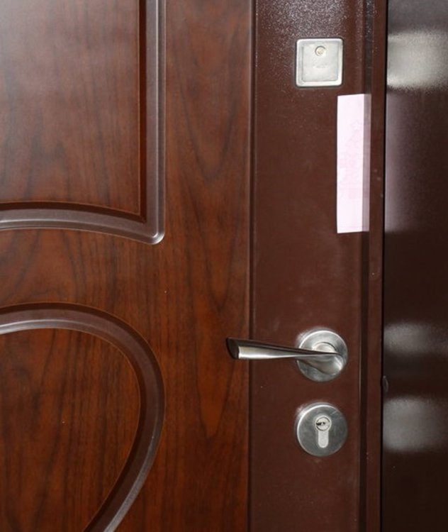 Мушната брошура на ходната врата