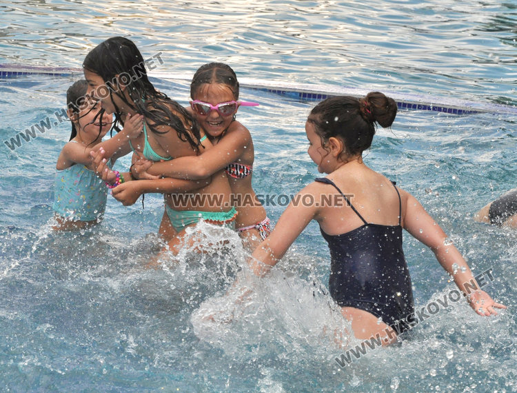 Забавно лято с фиеста в басейна