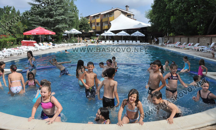 Забавно лято с фиеста в басейна