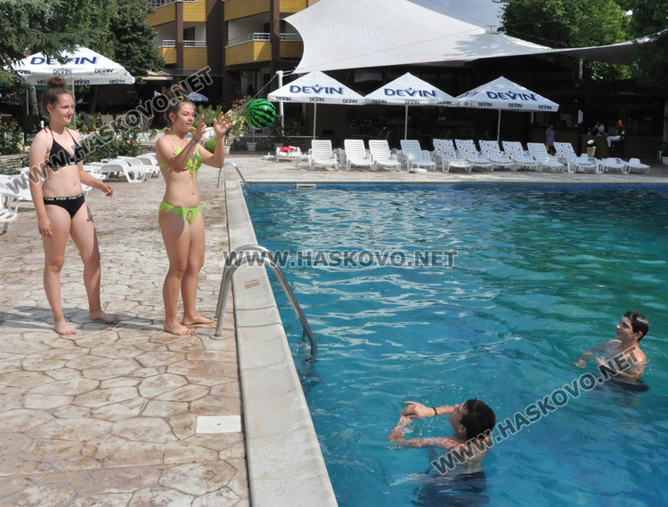 Забавно лято с фиеста в басейна