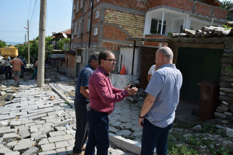 Емил Караиванов: Настоявам за експедитивни и качествени ремонти на улиците, пострадали от пороите