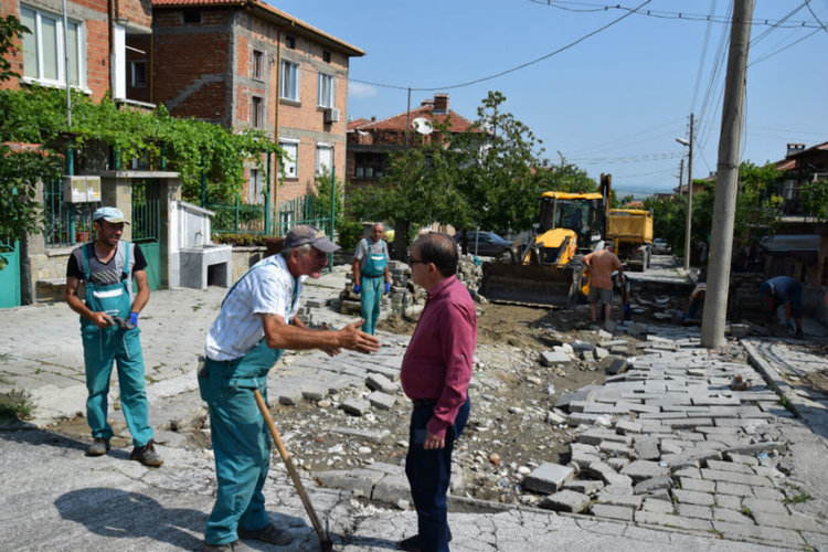 Емил Караиванов: Настоявам за експедитивни и качествени ремонти на улиците, пострадали от пороите