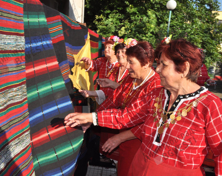 Шарени черги и старинни занаяти показаха в село Брод