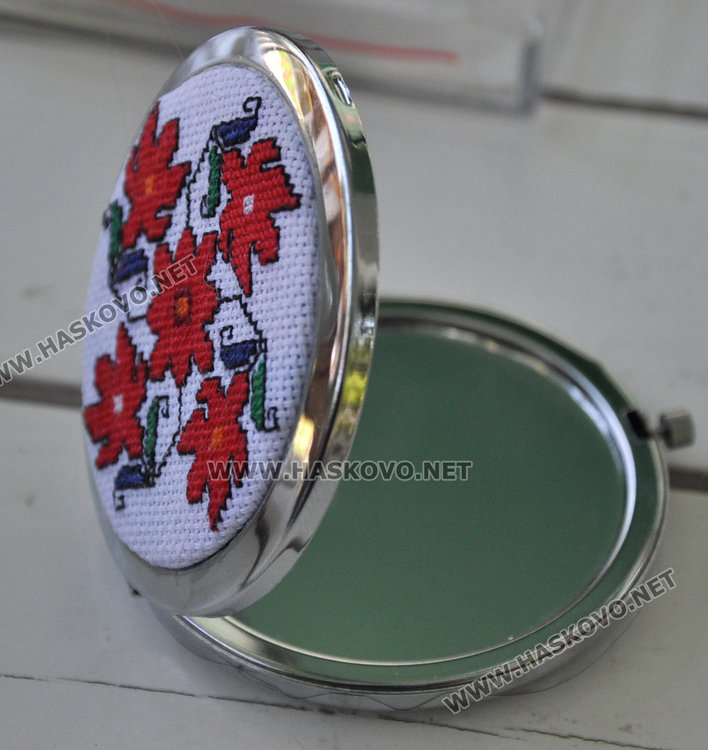 Бродирани с български шевици бижута "летят" от Хасково за  Щатите