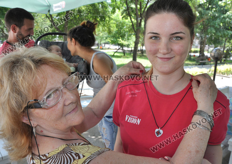 Бродирани с български шевици бижута "летят" от Хасково за  Щатите