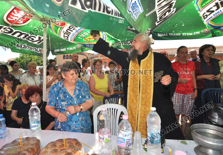  Осветиха 9-метровия кръст в село Стамболийски