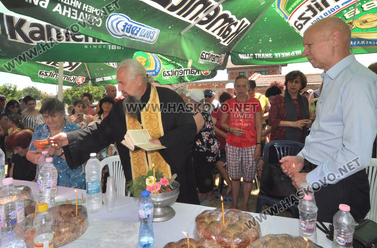  Осветиха 9-метровия кръст в село Стамболийски