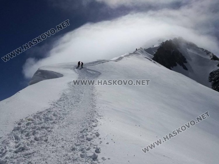 Трима хасковлии и варненка погледнаха света от Монблан