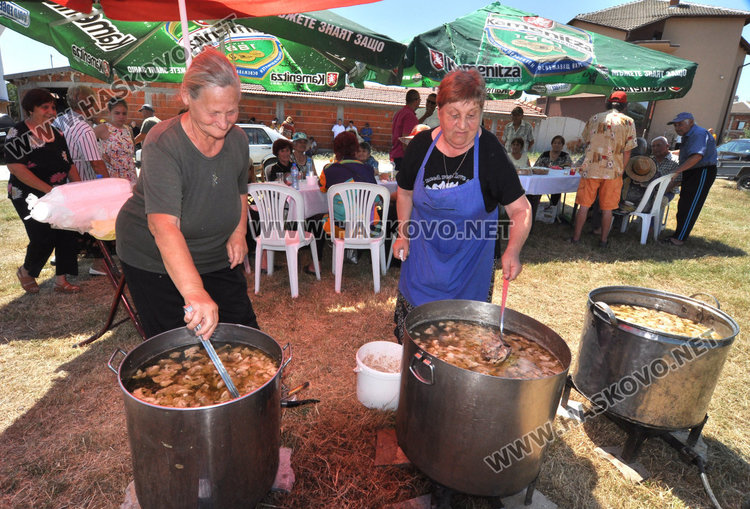  Осветиха 9-метровия кръст в село Стамболийски