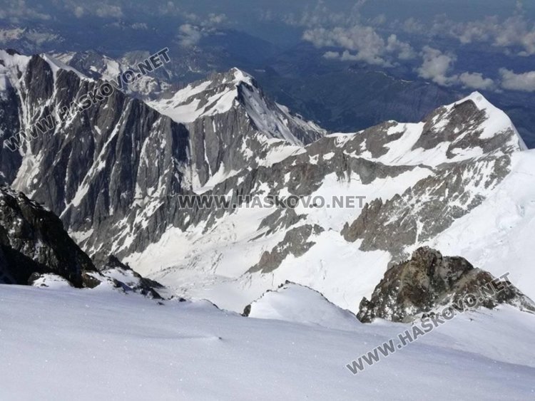 Трима хасковлии и варненка погледнаха света от Монблан