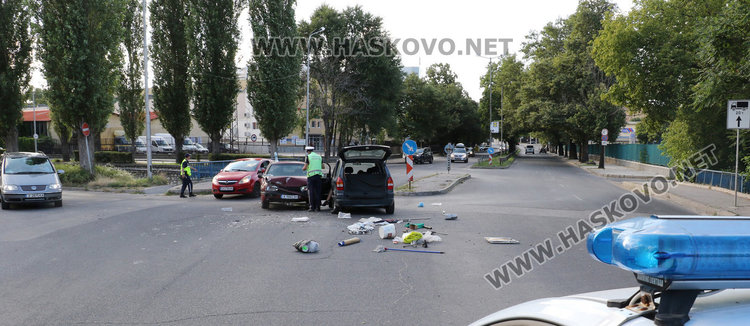 Двама пострадаха при катастрофа до Захарна фабрика