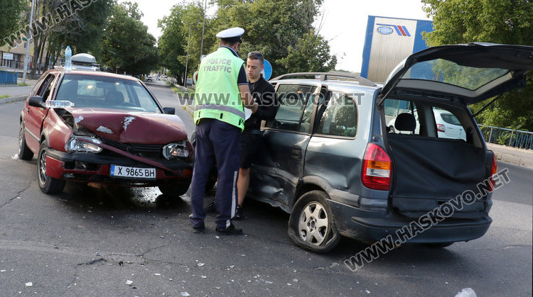 Двама пострадаха при катастрофа до Захарна фабрика
