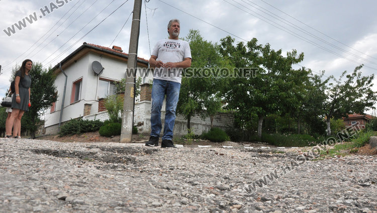В Подкрепа се жалваха от разбити улици. Общината чака договор за асфалтиране 