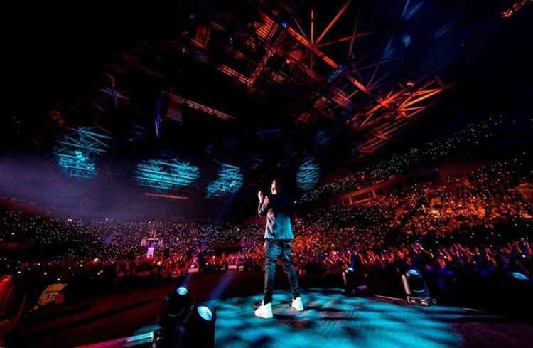 Графа избра да пее в шест български града