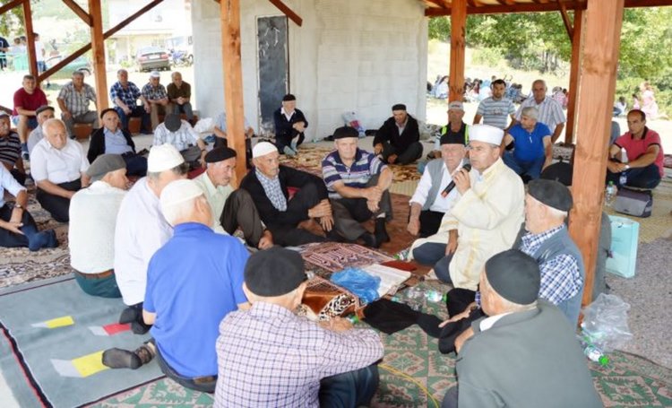 Ръководството на Община Черноочене уважи молебена в Дядовско