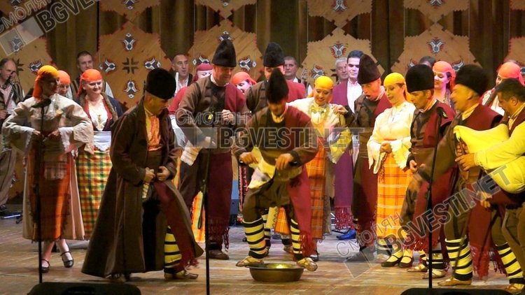 Танцьорите на Фолклорен ансамбъл „Родопа“ – гледайте част II-ра от филма за емблематичната формация