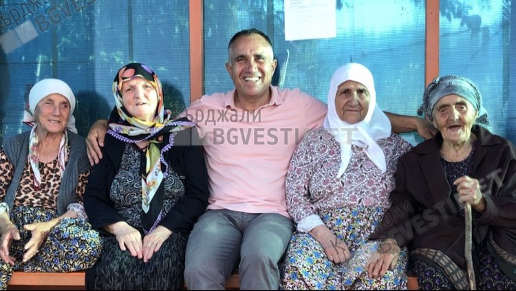 150 пейки подари на жителите на община Джебел предприемач от Църквица /снимки/