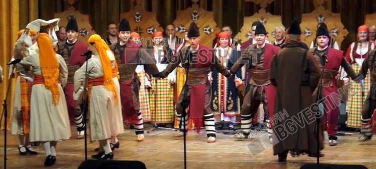 Танцьорите на Фолклорен ансамбъл „Родопа“ – гледайте част II-ра от филма за емблематичната формация