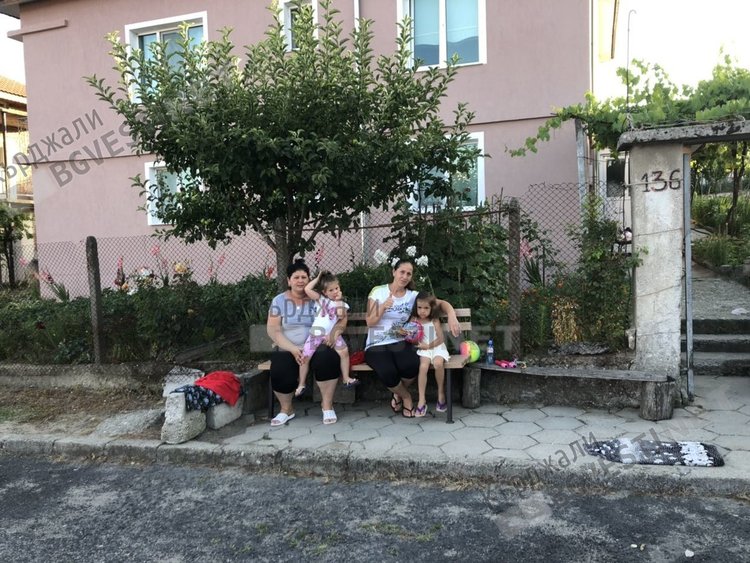 150 пейки подари на жителите на община Джебел предприемач от Църквица /снимки/