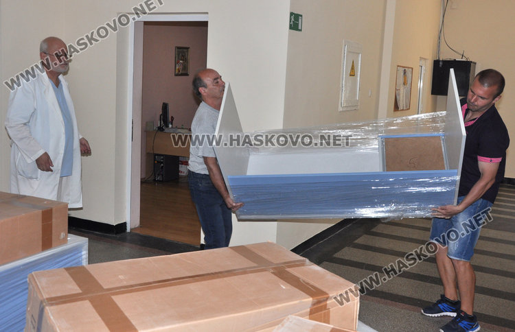 С дарение за 33 000 лева обзаведоха ремонтирания първи етаж на Детско отделение