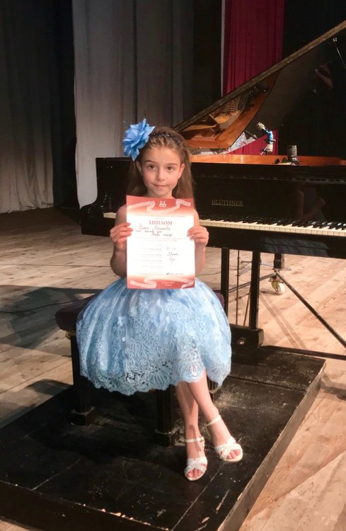 Малките изпълнители от Детски център „ДИНО“ при  Филиал „Любен Каравелов“ – Кърджали спечелиха първите си награди