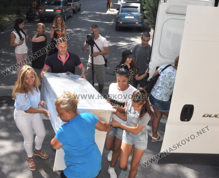 С дарение за 33 000 лева обзаведоха ремонтирания първи етаж на Детско отделение