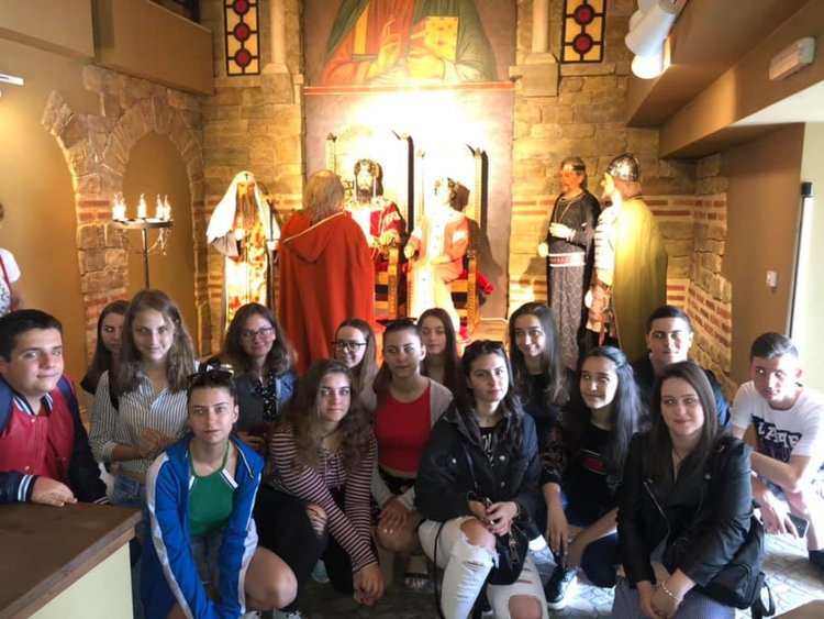 С Лятна изследователска академия приключи проектът  „В търсене на значимите“ на ЕГ „Христо Ботев“ –гр.Кърджали