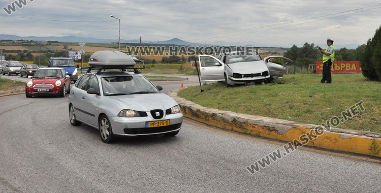 25-годишен с Голф пострада при катастрофа на кръговото на Кърджалийска
