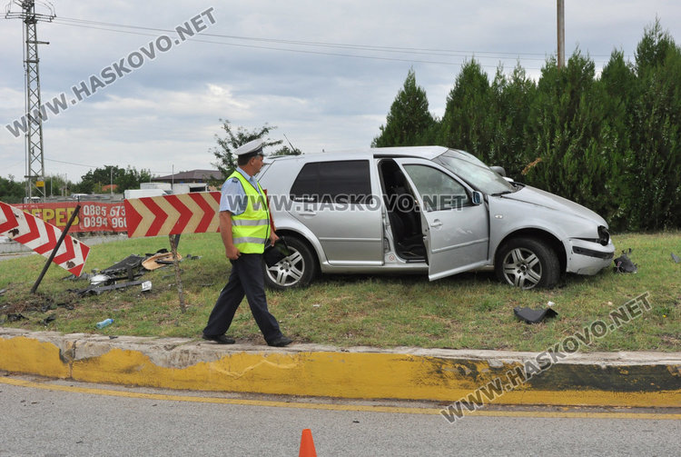 25-годишен с Голф пострада при катастрофа на кръговото на Кърджалийска