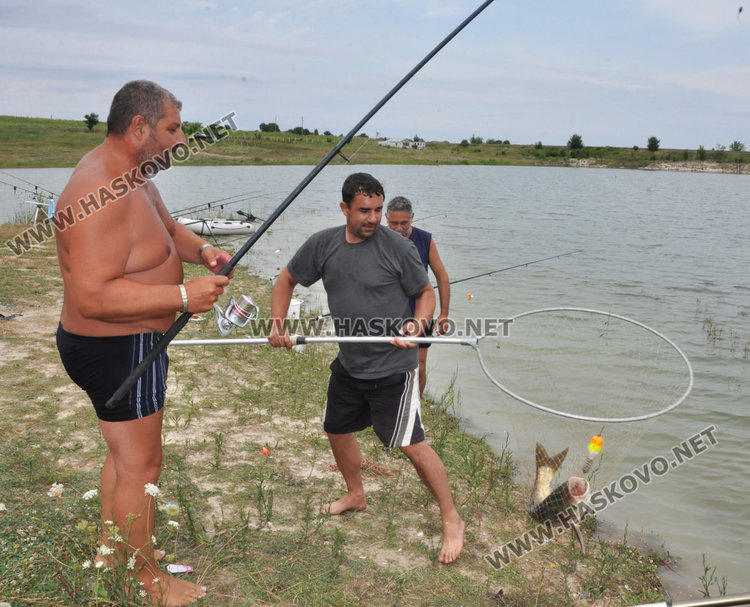 Хасковлия показа майсторски умения в улова на толстолоб от "Сивата вода"