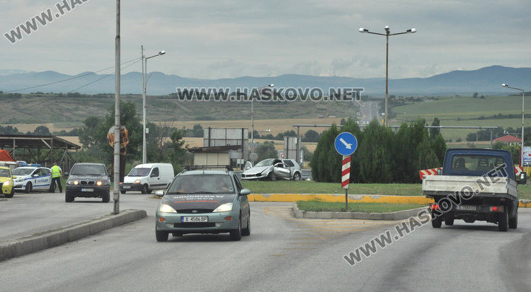 Свалят на 5 см нивото на кръговото на Кърджалийска след катастрофата (видео)