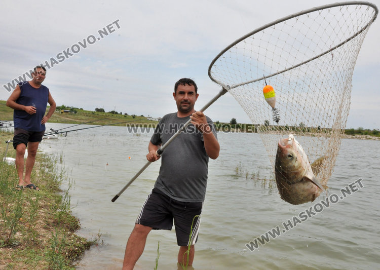 Хасковлия показа майсторски умения в улова на толстолоб от "Сивата вода"