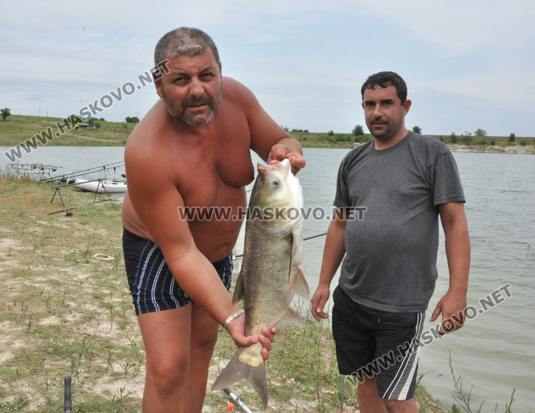 Хасковлия показа майсторски умения в улова на толстолоб от "Сивата вода"