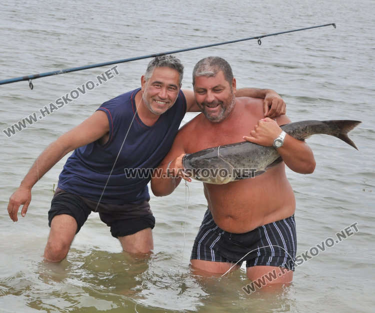 Хасковлия показа майсторски умения в улова на толстолоб от "Сивата вода"