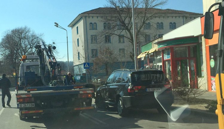 Нова маркировка и катастрофа на едно от димитровградските кръстовища с най-много нарушения