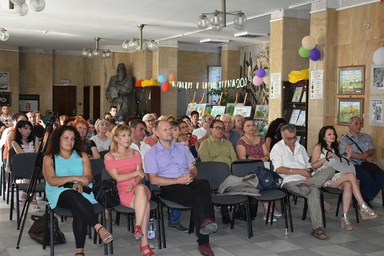 Премиера на „Асеновград извън граница”