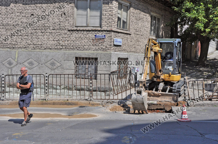 Центърът и "Раковски" пак без вода заради авария