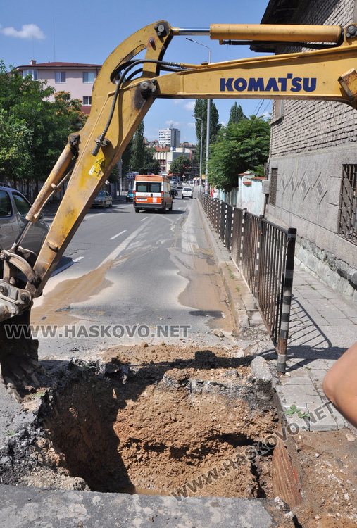 Центърът и "Раковски" пак без вода заради авария
