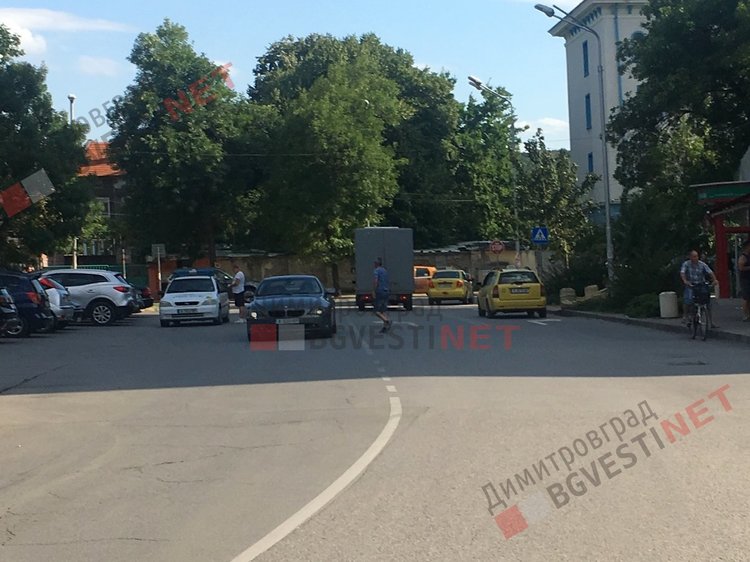 Нова маркировка и катастрофа на едно от димитровградските кръстовища с най-много нарушения