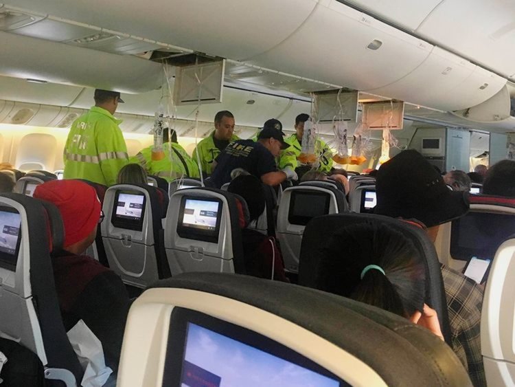 Десетки ранени при тежка турбуленция в самолет на Air Canada (видео)