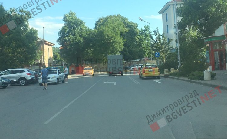 Нова маркировка и катастрофа на едно от димитровградските кръстовища с най-много нарушения