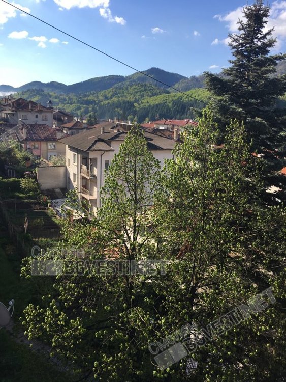 Хлад и дъждец в събота, кога ще се затопли