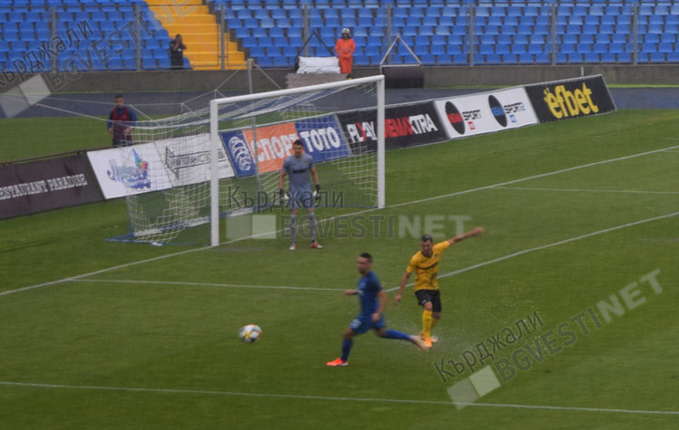 Оранжев код за порои в Кърджали, мачът на „Арда” с „Ботев” отново пред провал