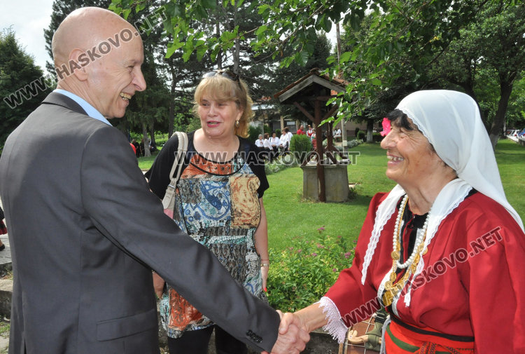 Певци и танцьори показаха красотата на фолклора в третия събор „Орловски напеви”