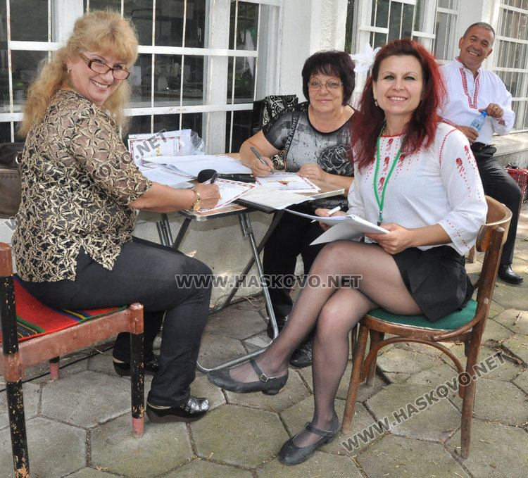 Певци и танцьори показаха красотата на фолклора в третия събор „Орловски напеви”