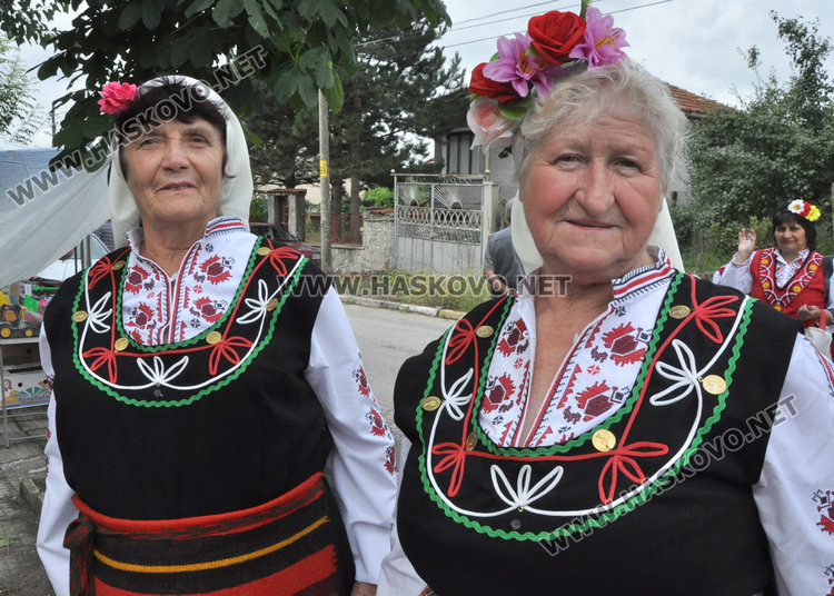 Певци и танцьори показаха красотата на фолклора в третия събор „Орловски напеви”
