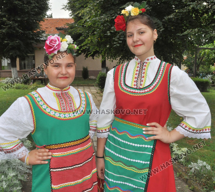 Певци и танцьори показаха красотата на фолклора в третия събор „Орловски напеви”