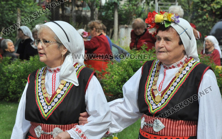 Певци и танцьори показаха красотата на фолклора в третия събор „Орловски напеви”